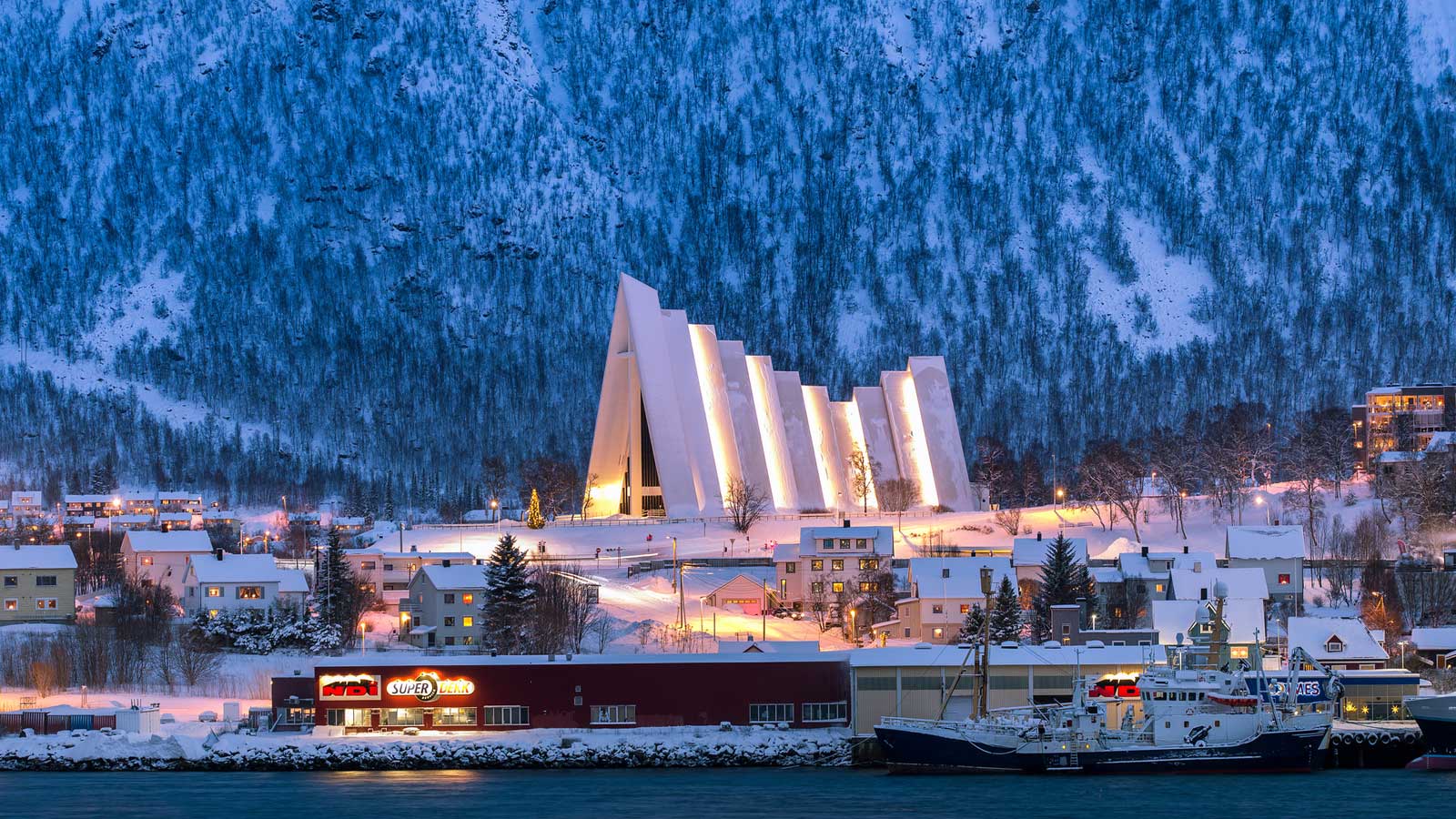 挪威-特倫所-北極圈大教堂-Arctic-Cathedral-M
