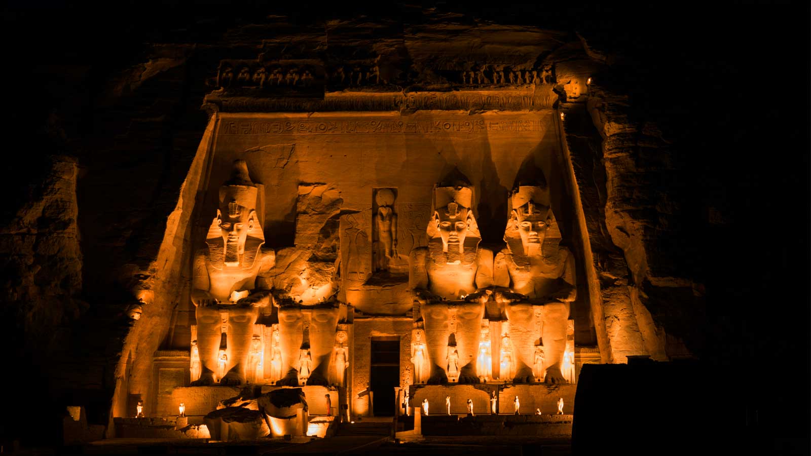 阿布辛貝聲光秀-shutterstock_556156006-Abu-Simbel-temple-M
